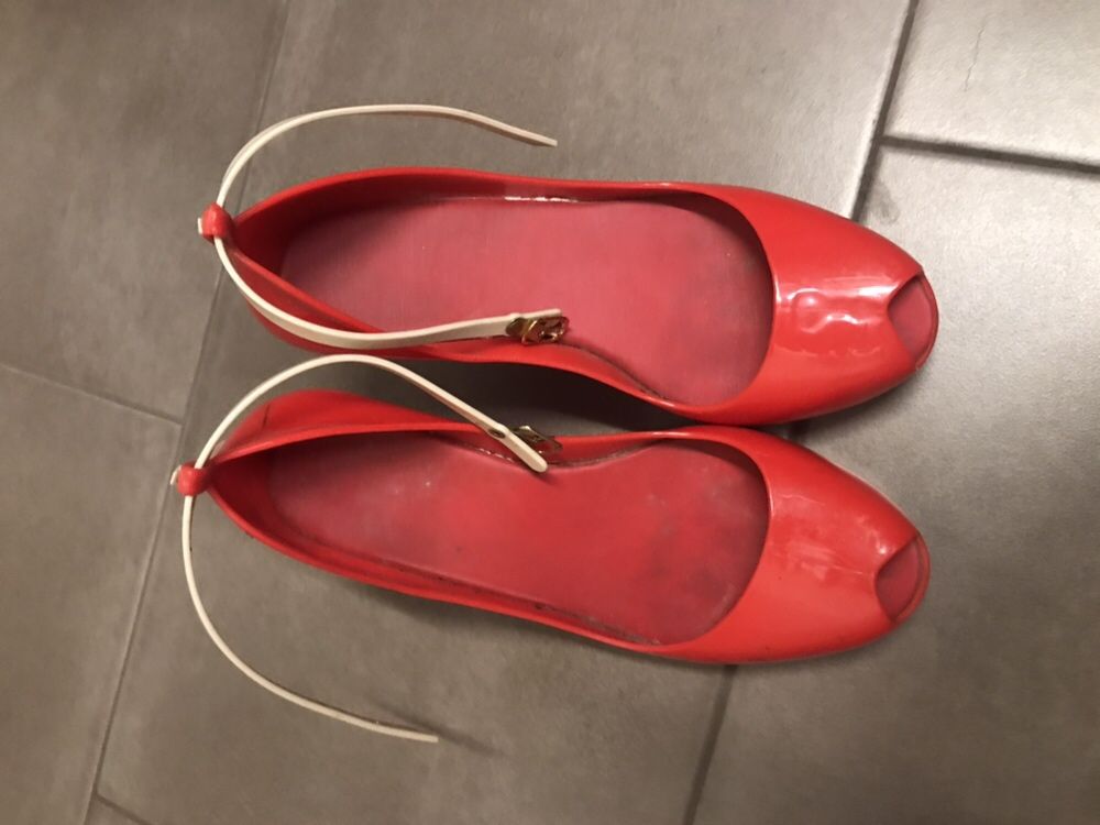 Czerwone koturny jak meliski vivienne westwood
