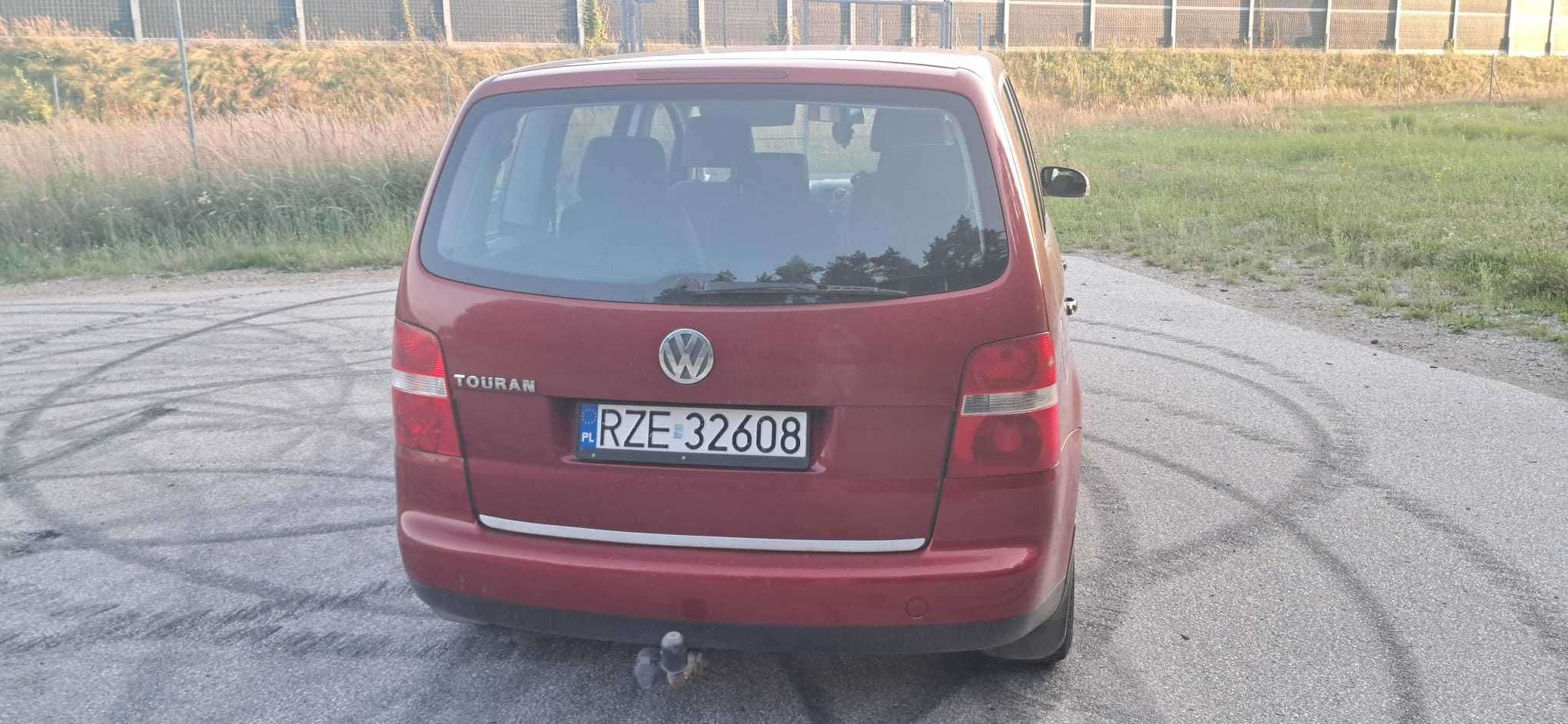 Volkswagen Touran 1.6 FSI ,7 osobowy