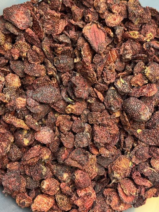 Сушеная клубника, сушена полуниця, сухі ягоди полуниці без цукру