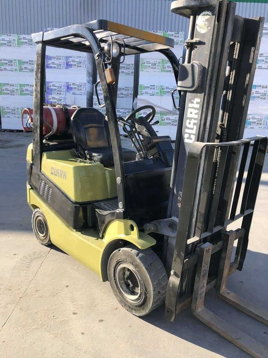 навантажувач вилковий газовий CLARK 2.0т