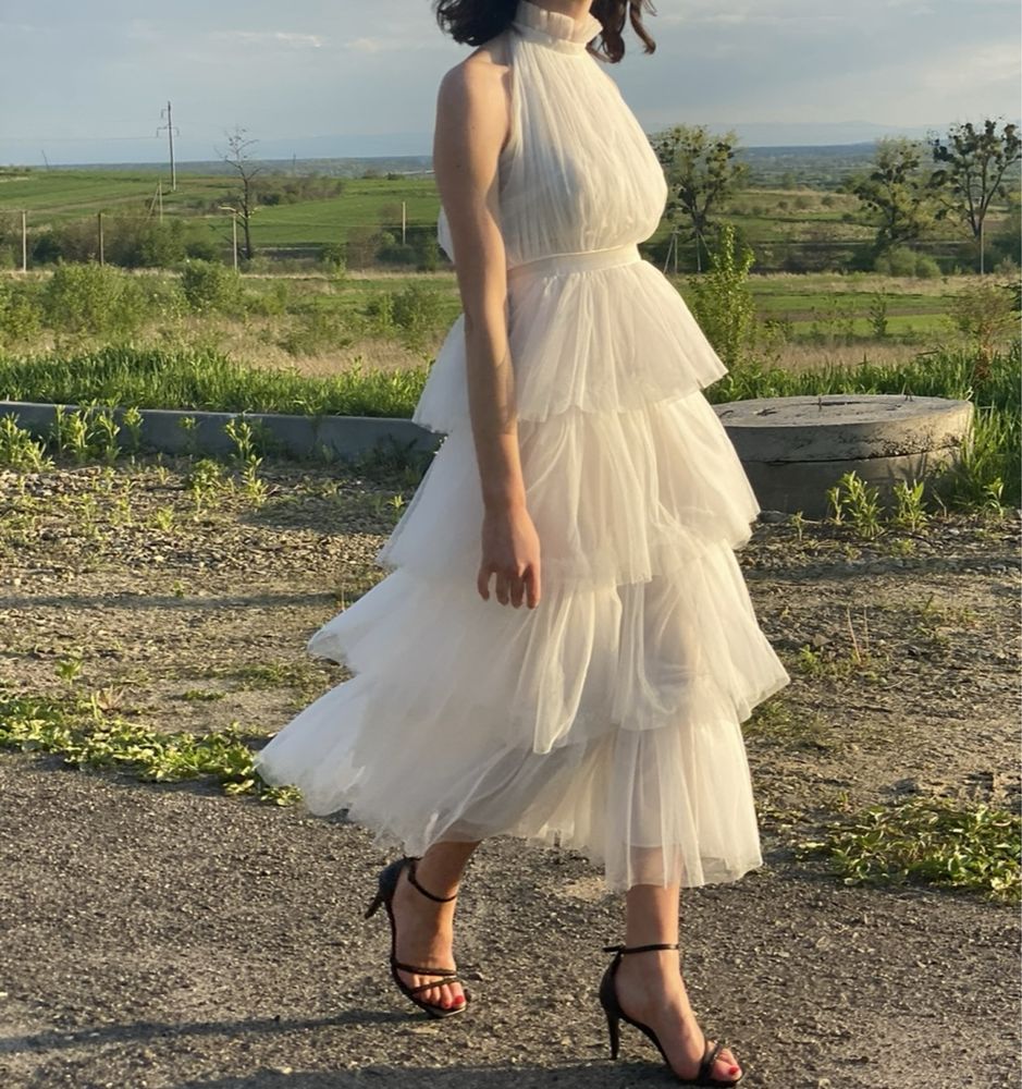 Біле плаття, сукня