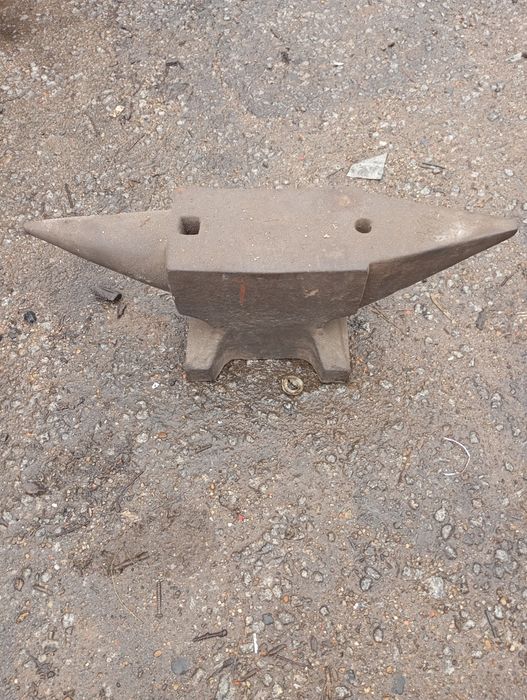 Vendo esta bigorna muita bonita bom estado