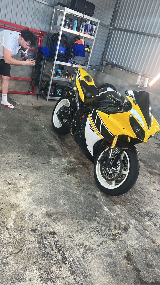 Yamaha yzf r1 crossplane witt Akrapovic