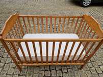 Cama de madeira bebé