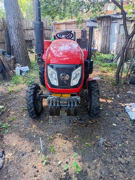 Продам Трактор з фрезой и плугом