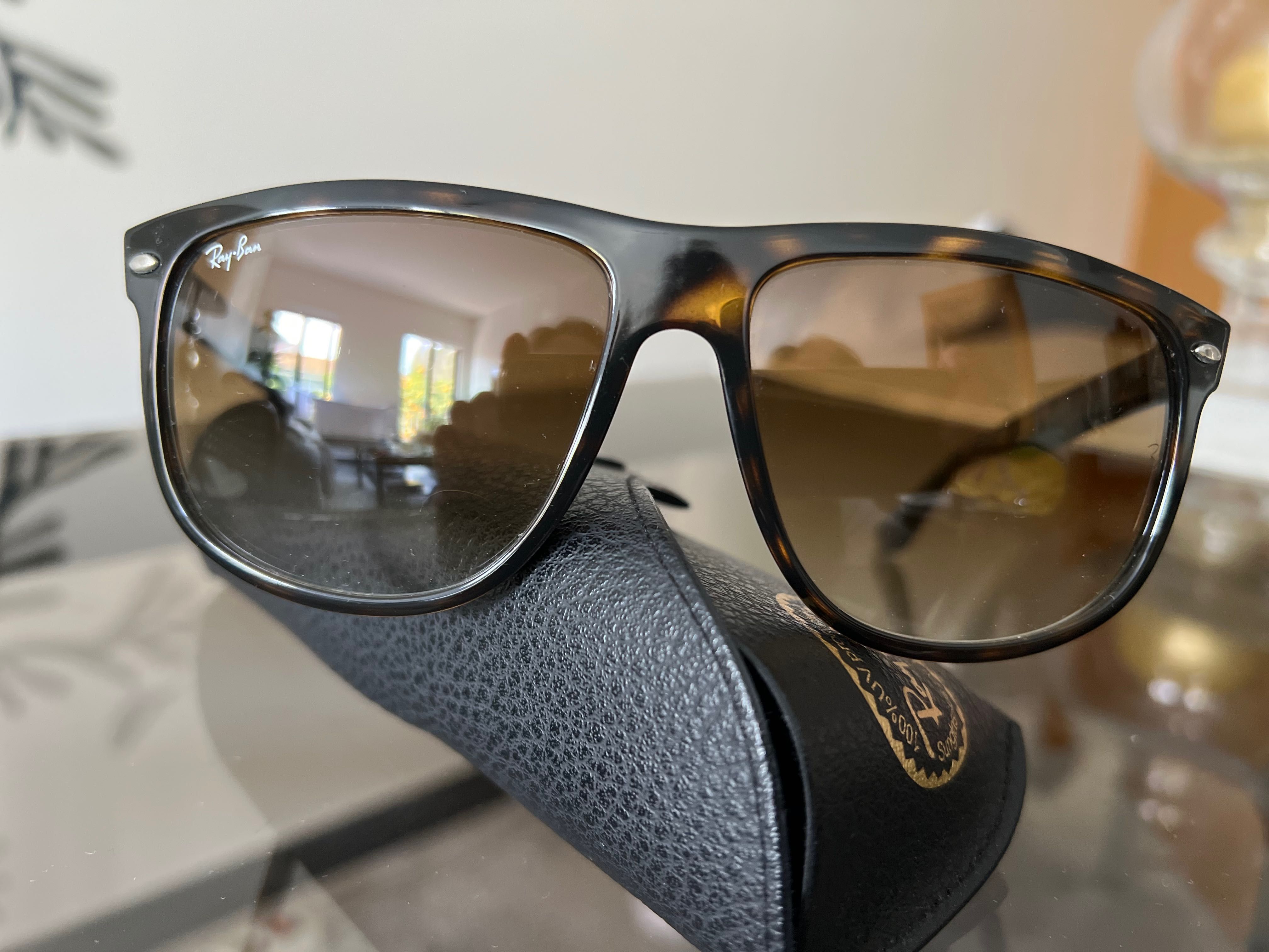 Óculos de sol da marca Ray-Ban