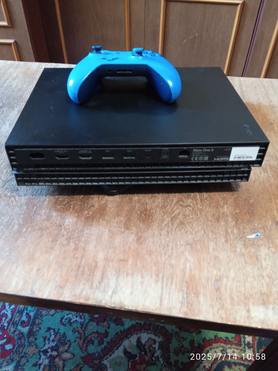 Продам приставку xbox one x