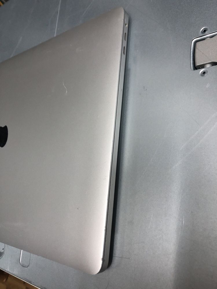 MacBook Pro A2141 16 2019 32 / 512  i7-9750H  Radeon Pro 5300M 4gb.