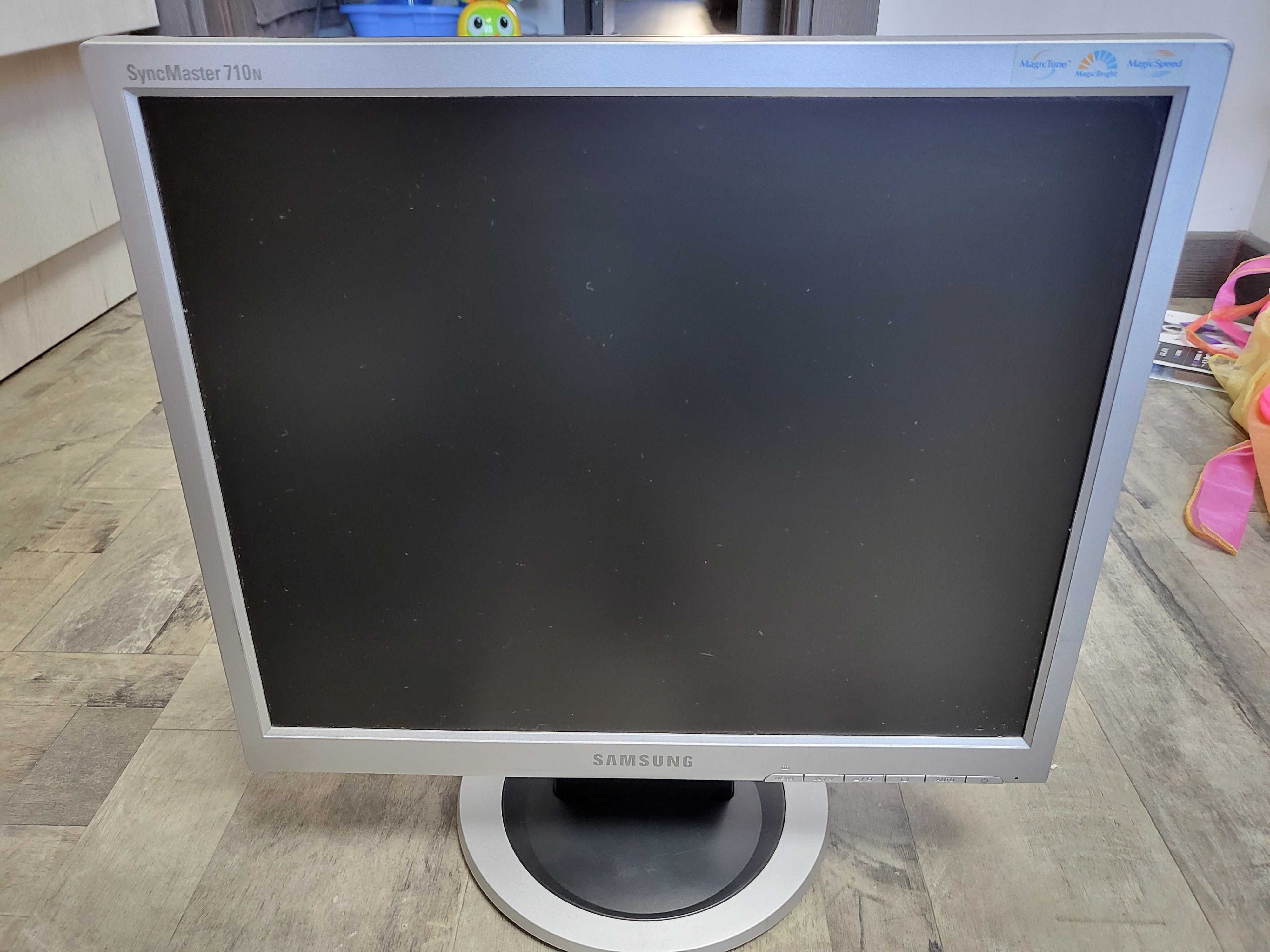 Монітор Samsung SyngMaster 710 N