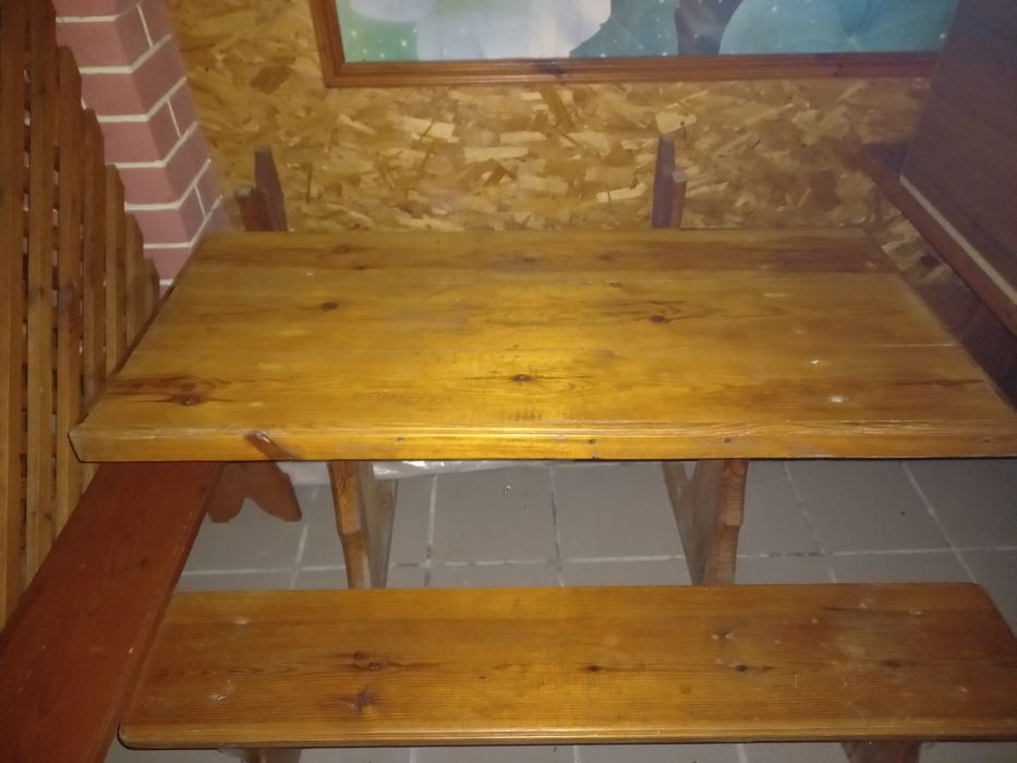 Продаю комплект стол та дві лавки з дереваа