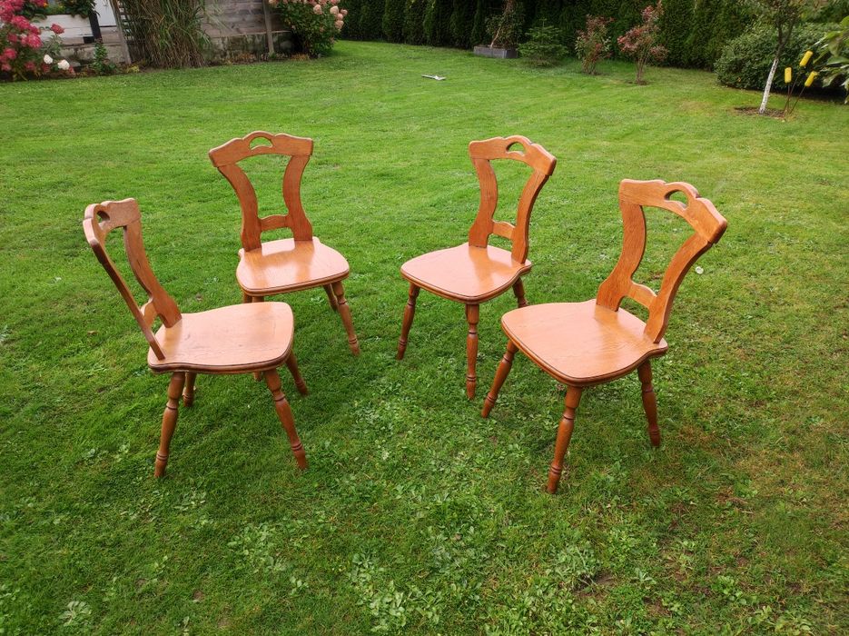 Dębowe krzesła do jadalni