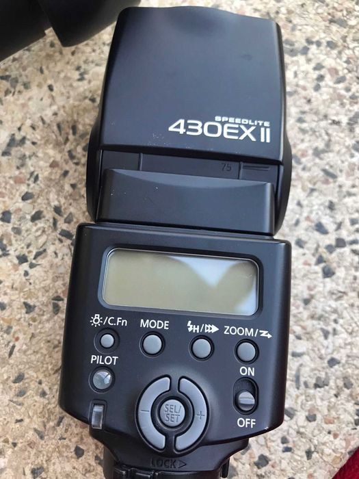 Maquina Canon EOS  400D, com objetiva Tamron L8-250 mm + Flash Canon