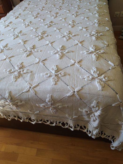 Colcha de crochet feita á mão  largura 2,24 X comprimento 2,50 Única