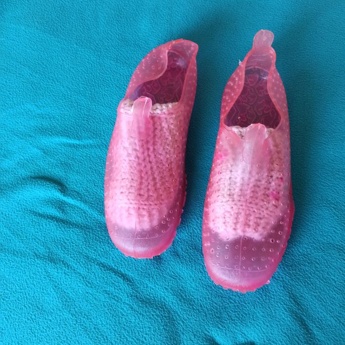 Жіноче взуття для плавання