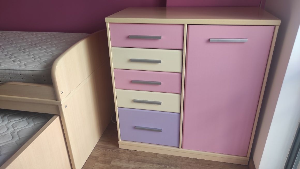Cama  e  cómoda (quarto)