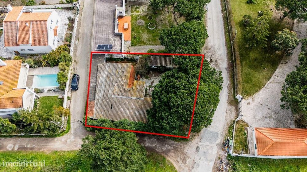 Lote de terreno urbano com 630 m2 - Falésia da Caparica