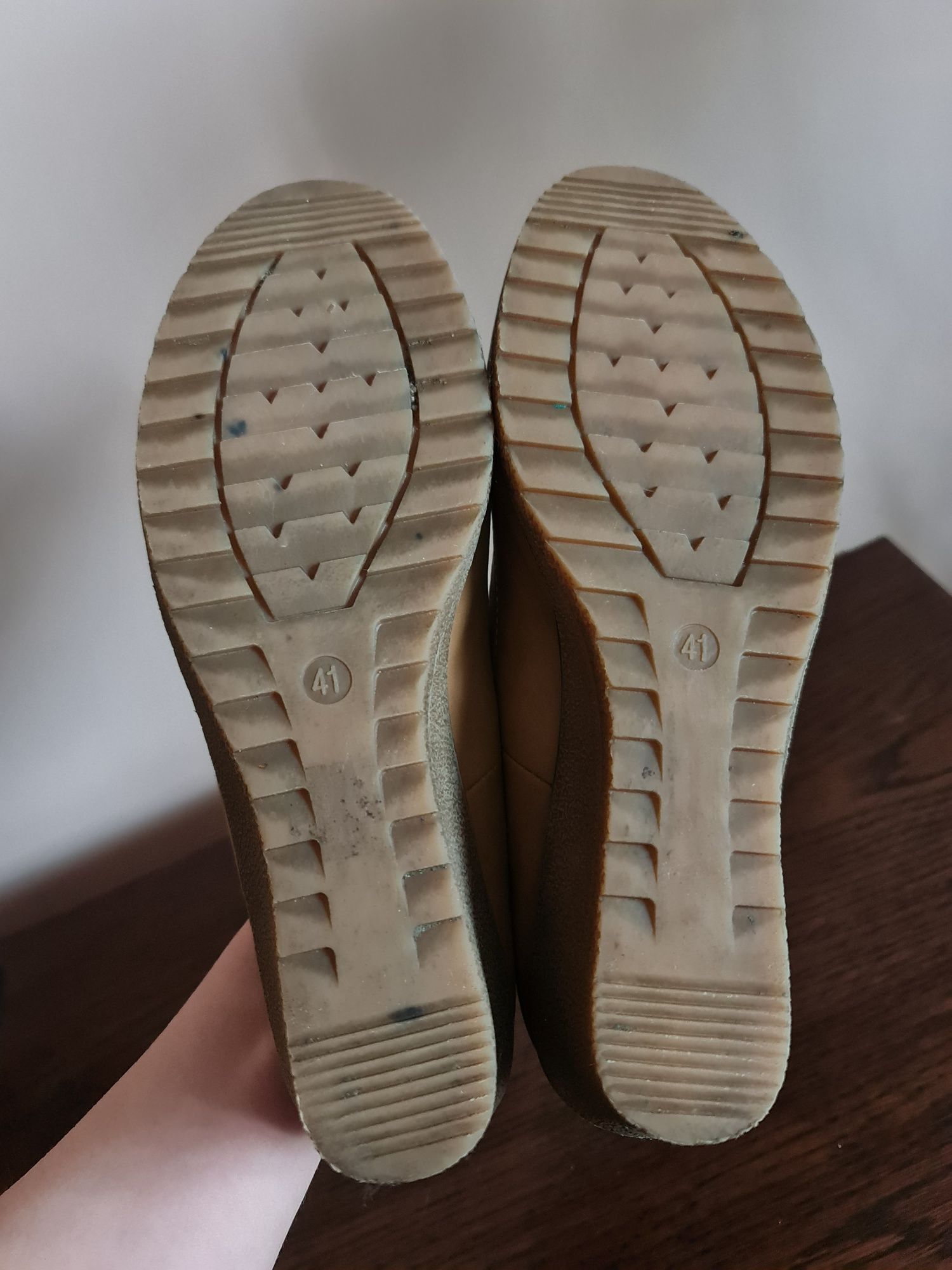 Buty damskie czółenka karmelowe na koturnie