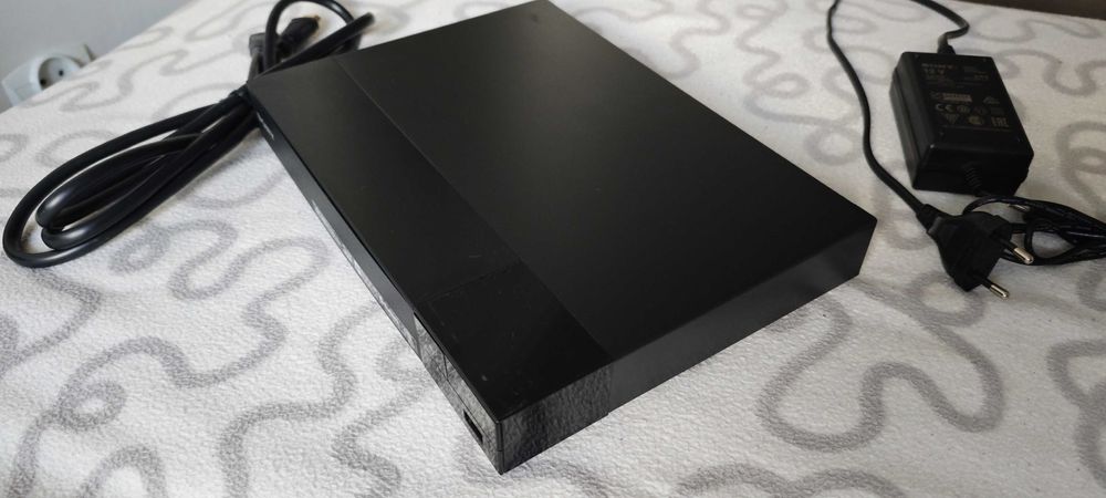 Odtwarzacz Blu-Ray BDP-S6700 4K USB Wi-Fi Bluetooth 12V i 230V mały