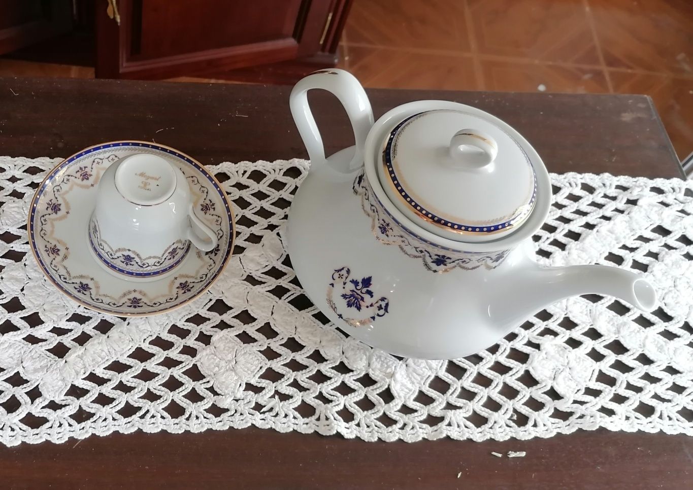 Vendo bule e chávena de chá porcelana Mozart Porcel