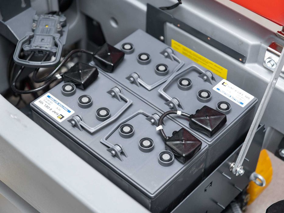 Szorowarka Hako Hakomatic B70 TB650 NOWE BATERIE 2010r 1316h 11000nett