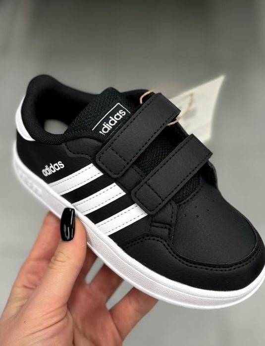 Кросівки adidas нові