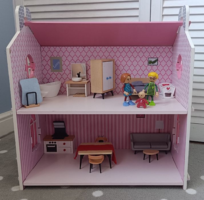 Domek dla lalek drewniany