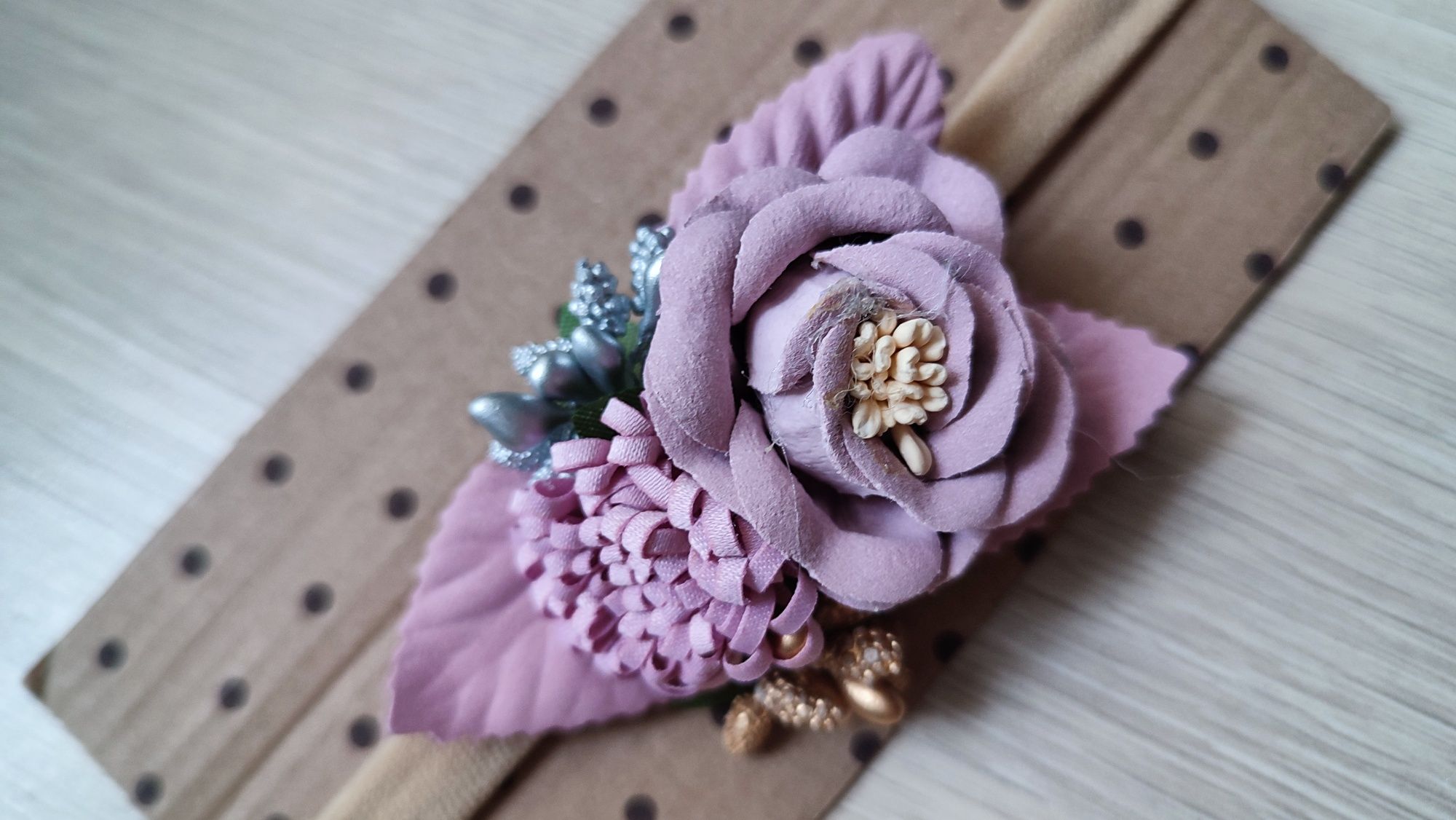 Piękna liliowa opaska bukiecik wianuszek z kwiatów Boho styl chrzest