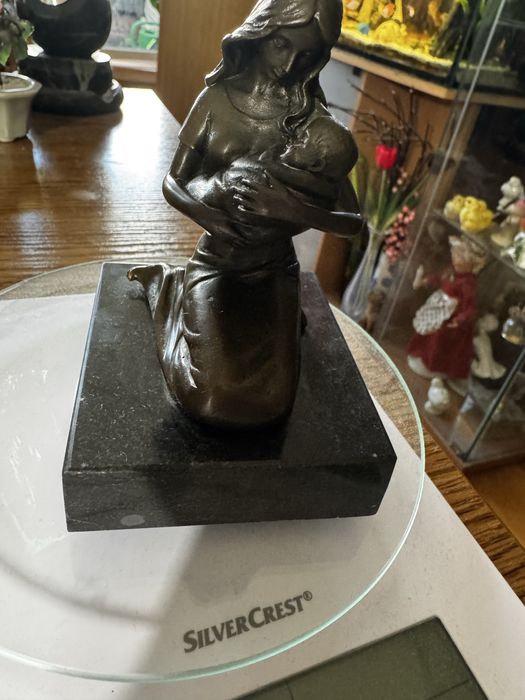 Figurka z brazu Macierzynstwo