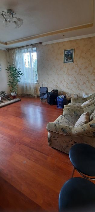 Продам 3-ну квартиру в центрі Узина!