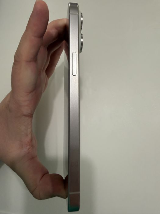 Продам телефон iPhone 15 Pro Max white titanium 256 gb never lock