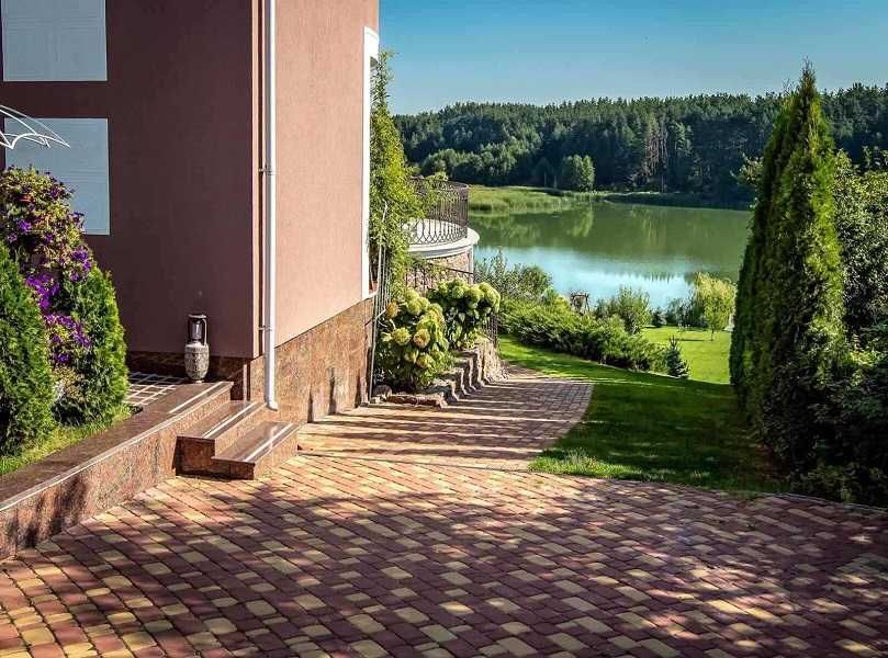 Дом 800 кв. VIP уровня. На берегу озера. Бассейн, джакузи, генератор