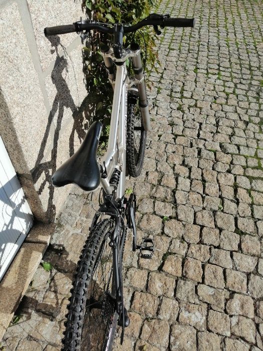 Bicicleta 26" Alumínio BTT/Downhill SHIMANO - Dupla suspensão