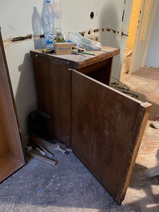 Віддам безкоштовно вікна з рамами та склом двері