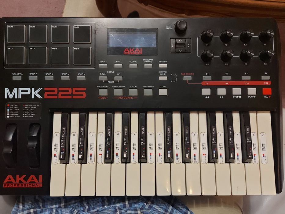 Midi клавіатура Akai MPK 225