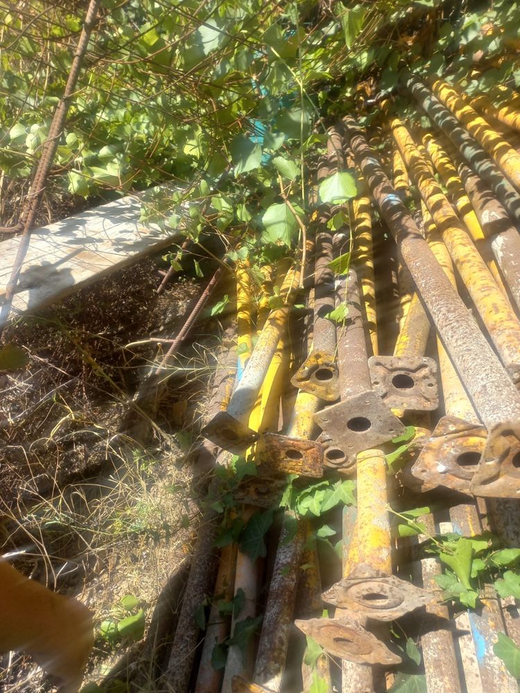 Escoras metalicas usadas vigas e madeira cofragem