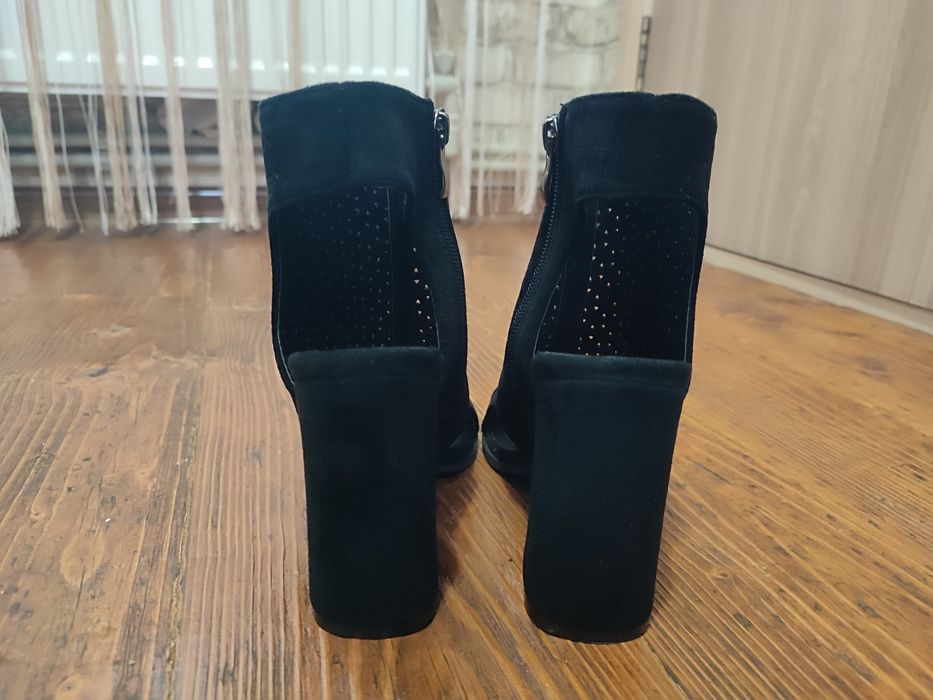 Босоніжки закриті перфорація