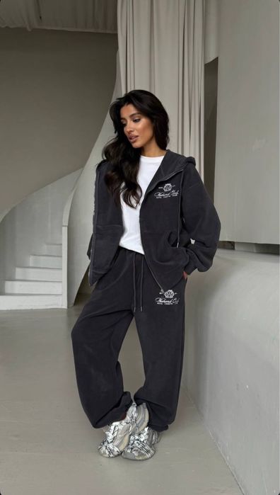 Флісовий спортивний костюм з вишивкою