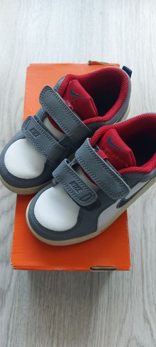 Ténis criança em pele  NIKE 25 BOM ESTADO