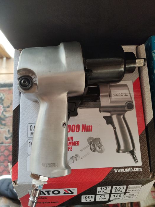 Продам ударный пневмогайковерт Yato