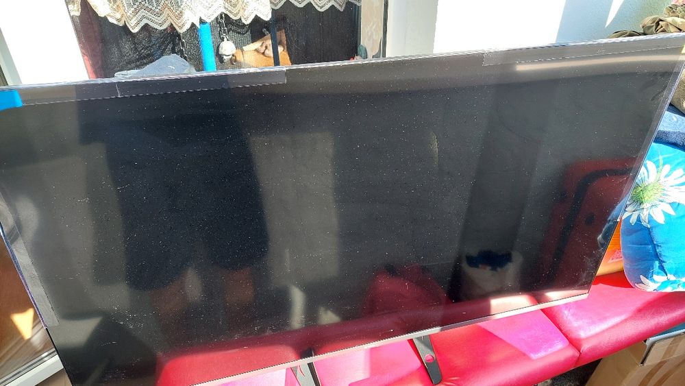 Телевізор Bravis UHD-50M8000