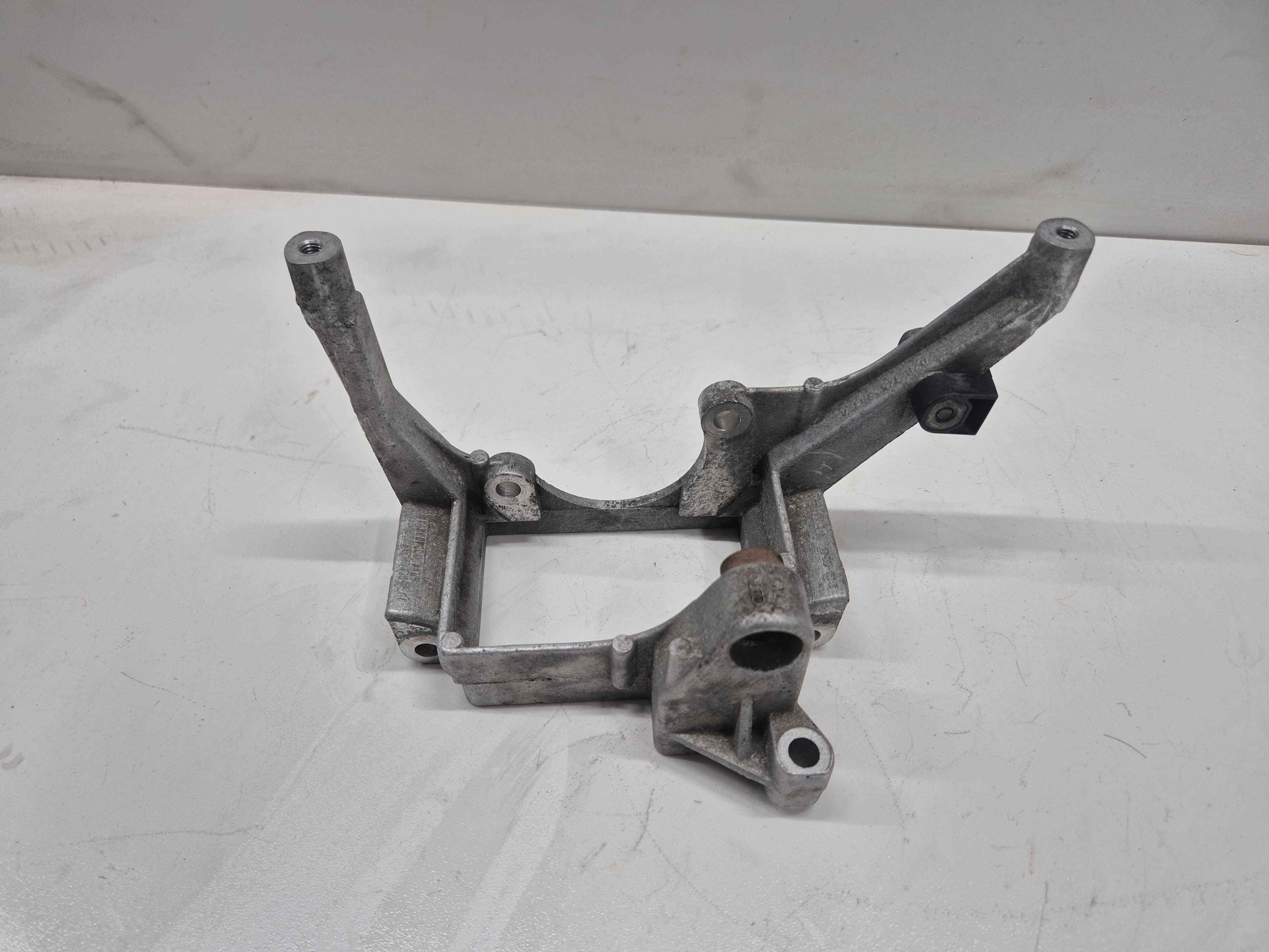łapa pompy wspomagania passat b5 audi a4 b5  a6 c5 superb I 2.6 2.8 v6