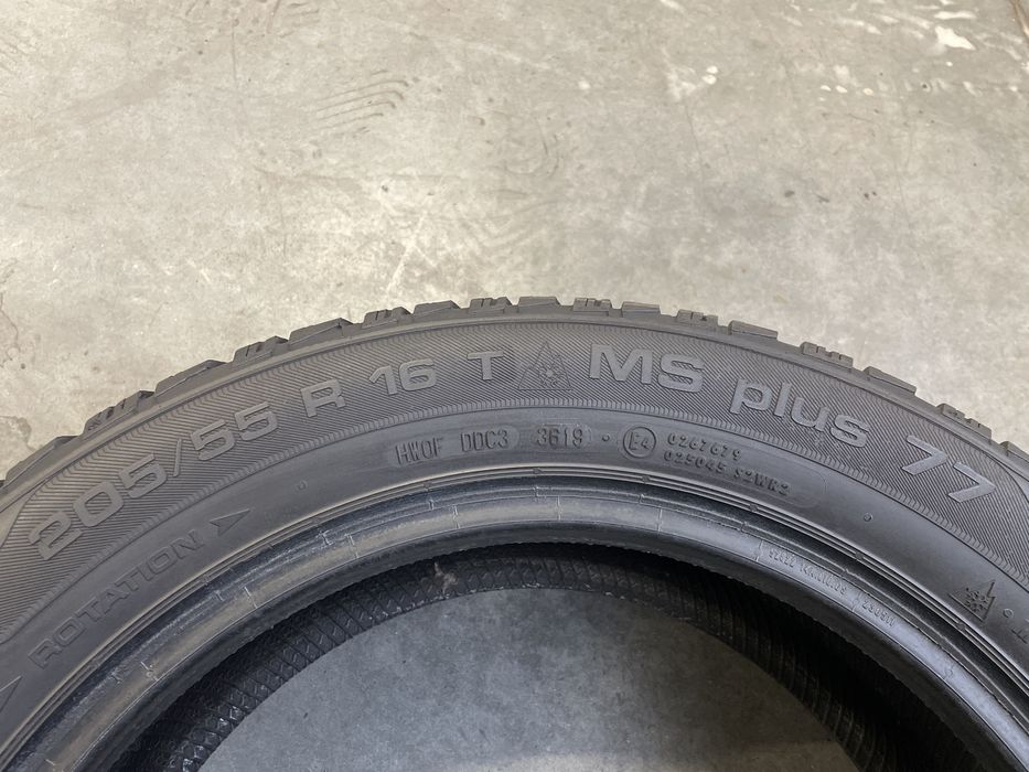 2x Opona zimowa 205/55 R16 Uniroyal