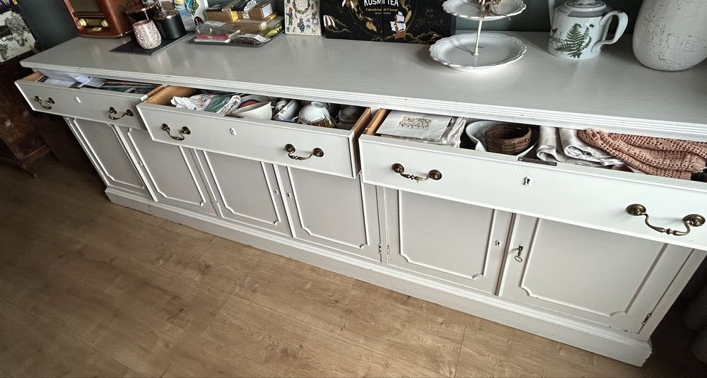 Móvel em madeira maçica