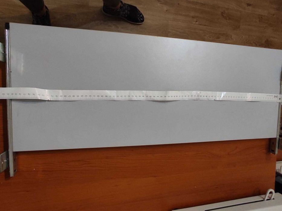Półka z szyną na klawiaturę pod biurko