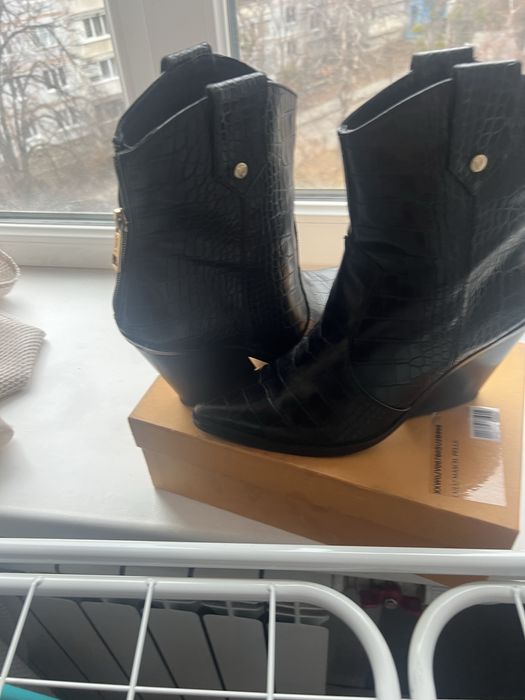 Продам ботинки козаки
