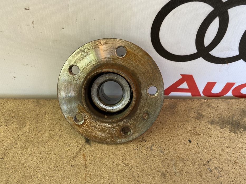 Ступица ступиця з підшипником передньоприводна задня Audi A4 B8 \  A5
