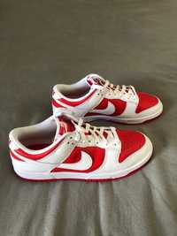 Nike dunk low red