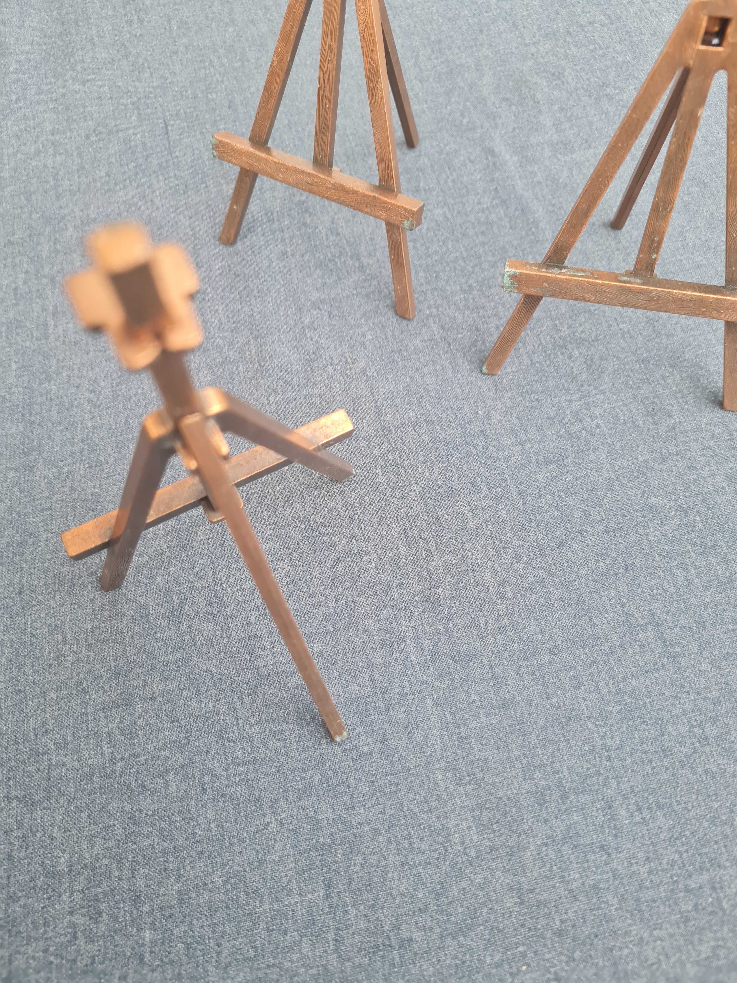 Mini cavalete/suporte em latao.