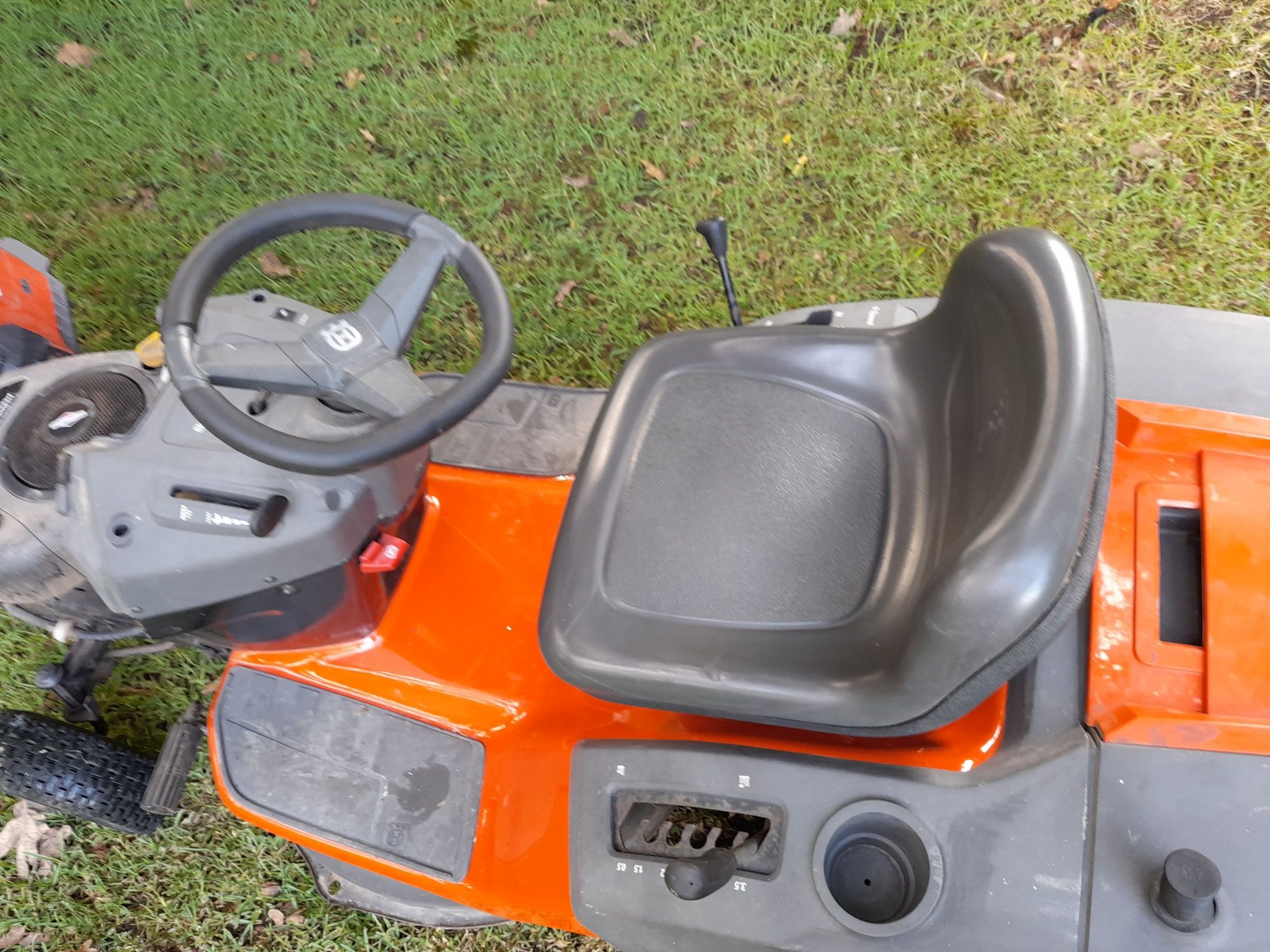 Trator de cortar relva Husqvarna