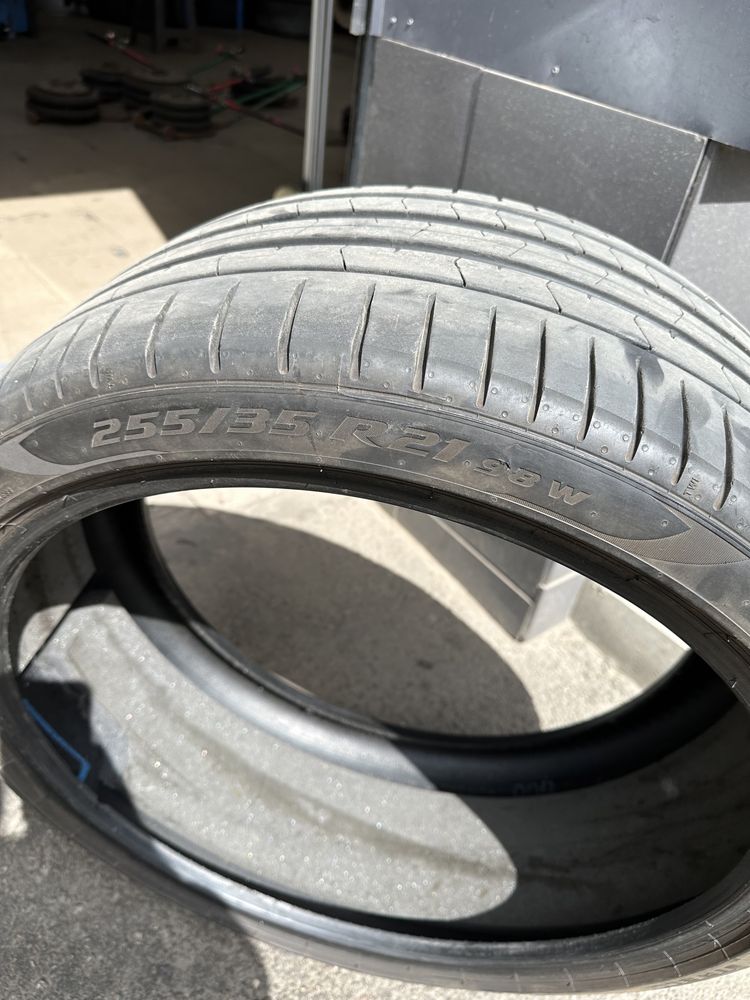 Pirelli P-Zero 255 35 21 одна шина